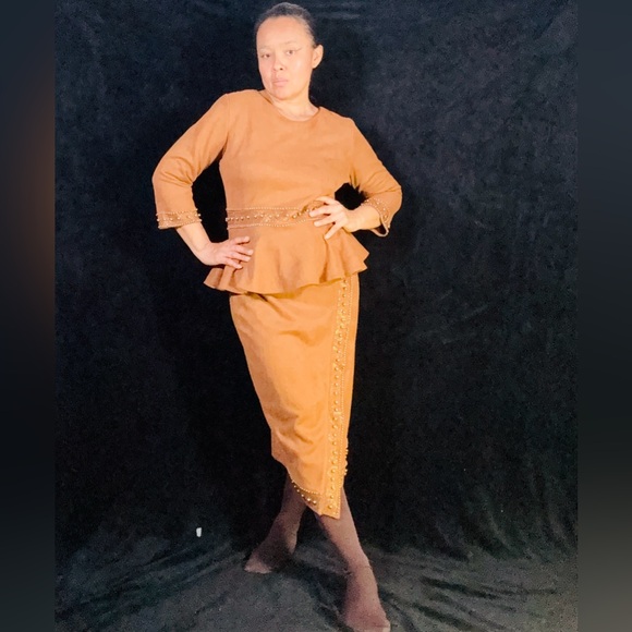 Elegant Asymmetrical Brown set - Picture 10 of 13